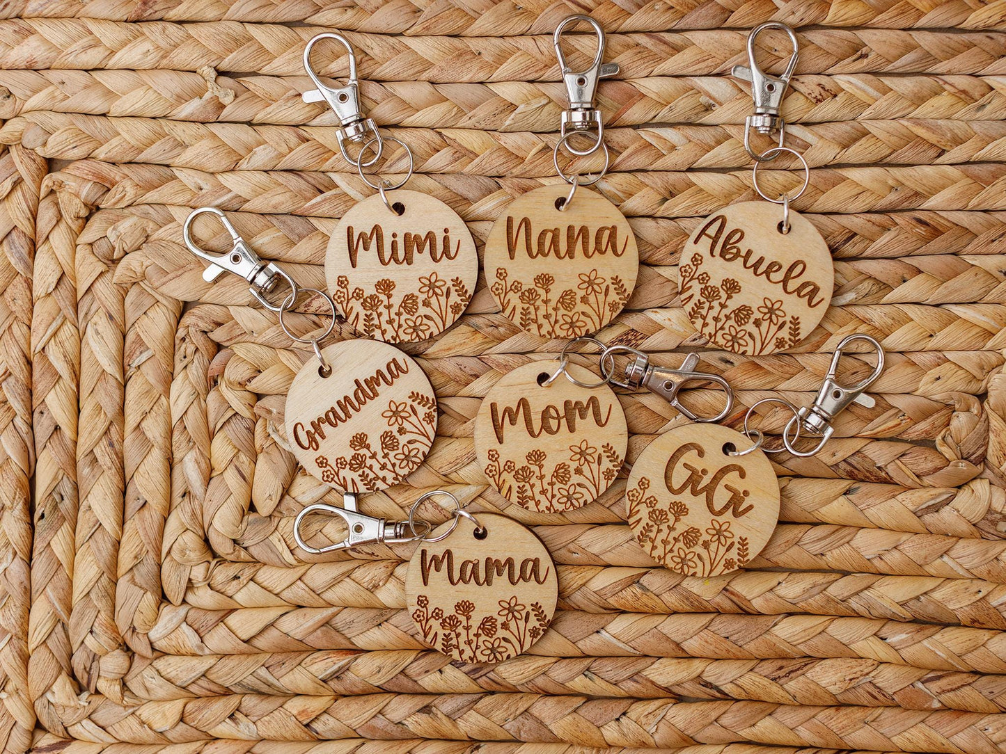 Engraved flowers Mom keychain Personalized keychain Mother's Day Gift for Mom Gift for Grandma