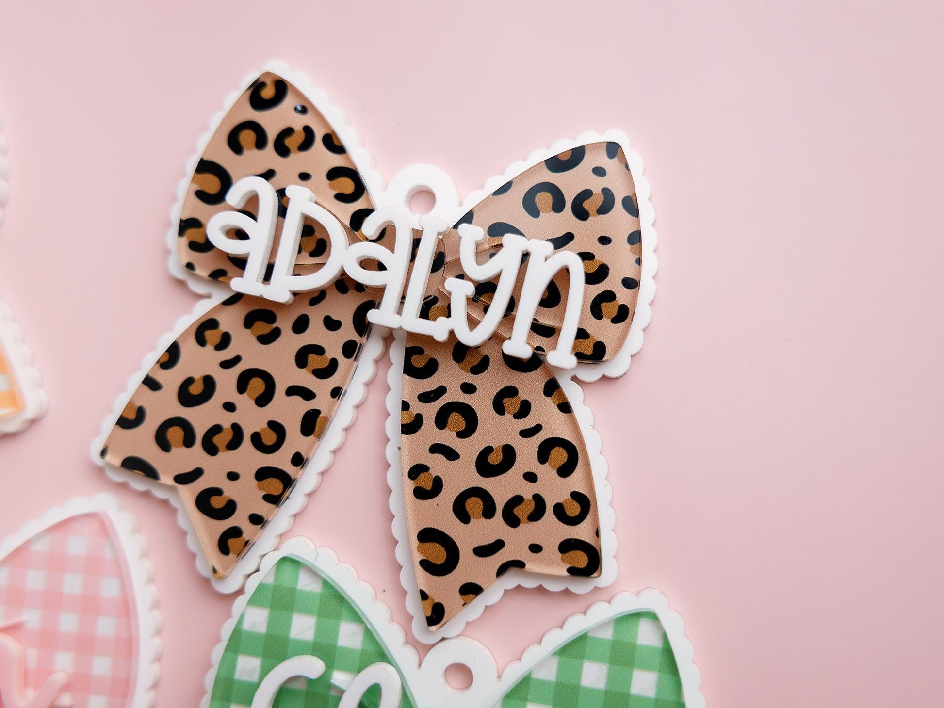 Scallop bow backpack name tag Bow backpack keychain Personalized keychain Gift for kids Custom bow keychain Personalized acrylic keychain