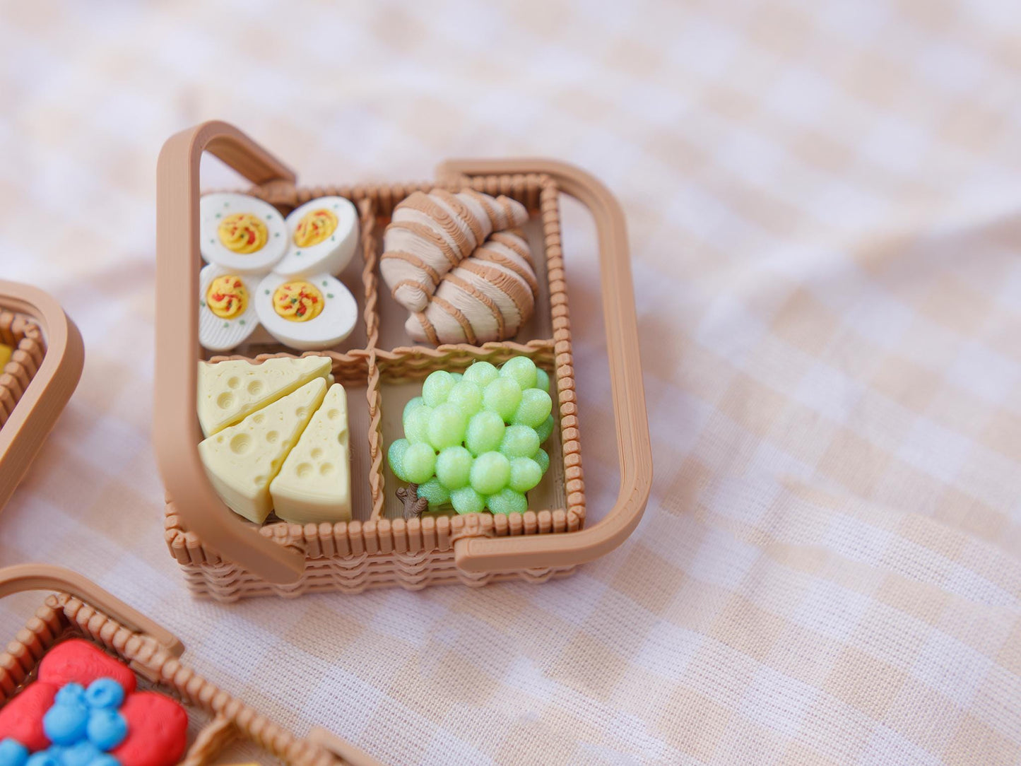 Build your own Picnic basket fidget clicker